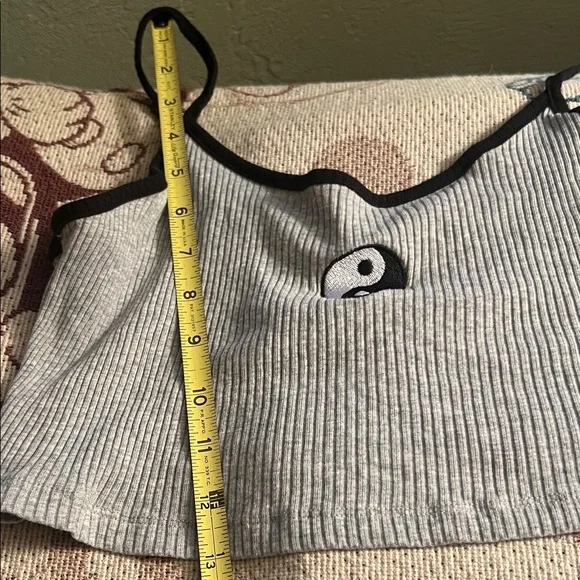 #1017+ Gray Ribbed Crop Top with Yin Yang Patch - Picture 3 of 7
